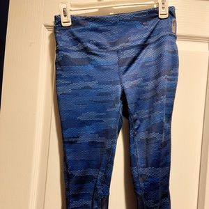 Cropped blue leggings